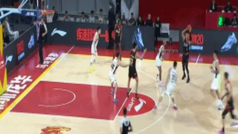 “欧冠改革后米兰首战速破僵局，却因过早进球未敌劲旅，全场战平”