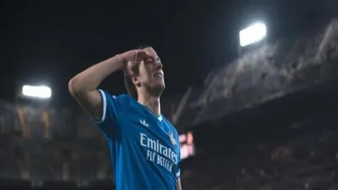 “杨佳敏与许永凯联手在印度羽球公开赛逆境中夺冠”